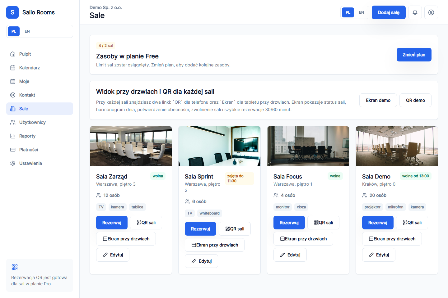Lista sal w systemie Salio Rooms z linkami QR i ekranem przy drzwiach